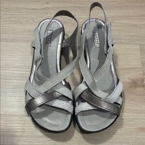 Ecco Women's Metallic and Light Gray Sandals